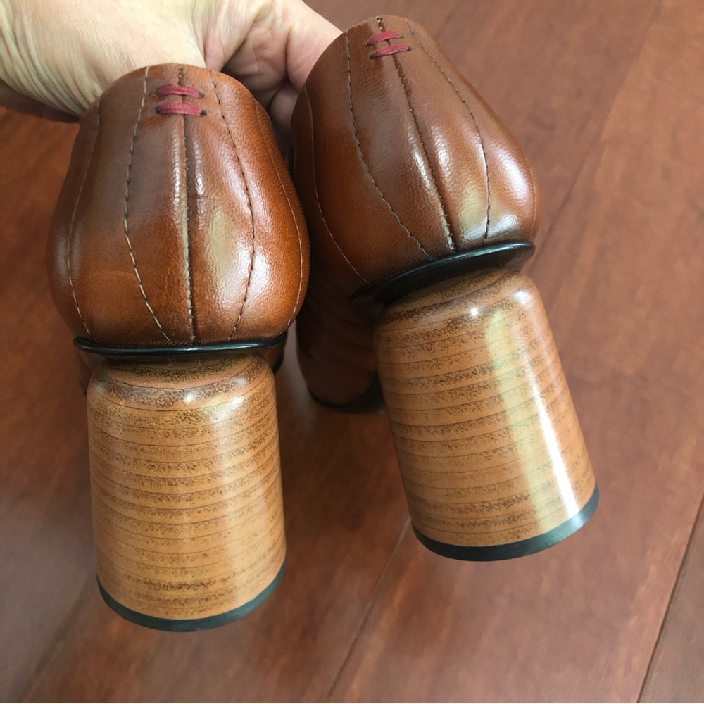 Halmanera Italy well man crafted leather quilted padded square toe cognac pump - Picture 8 of 16